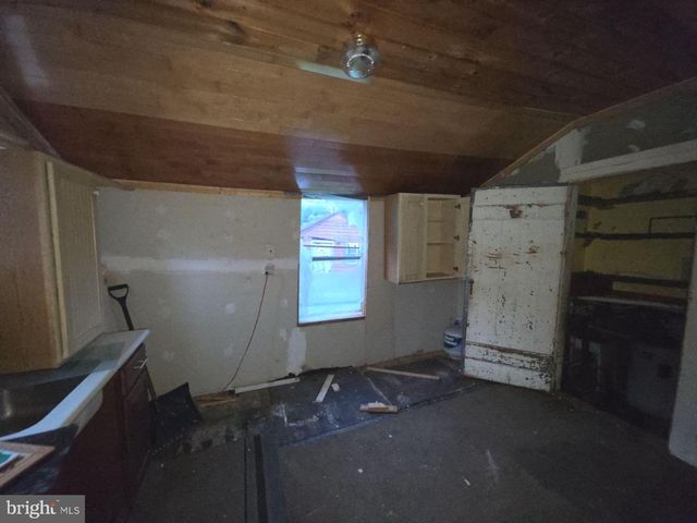 305 MAIN ST, Newport, NJ 08345