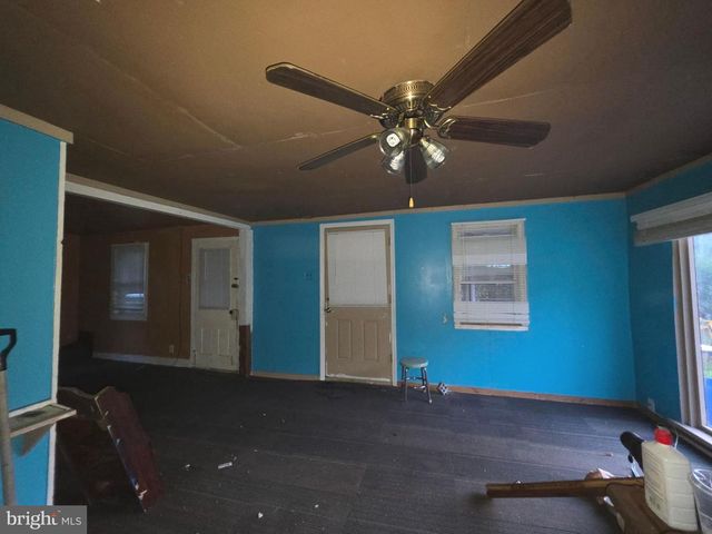 305 MAIN ST, Newport, NJ 08345