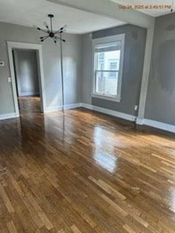 207 East Street, Parkville, MO 64152