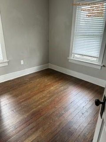 207 East Street, Parkville, MO 64152