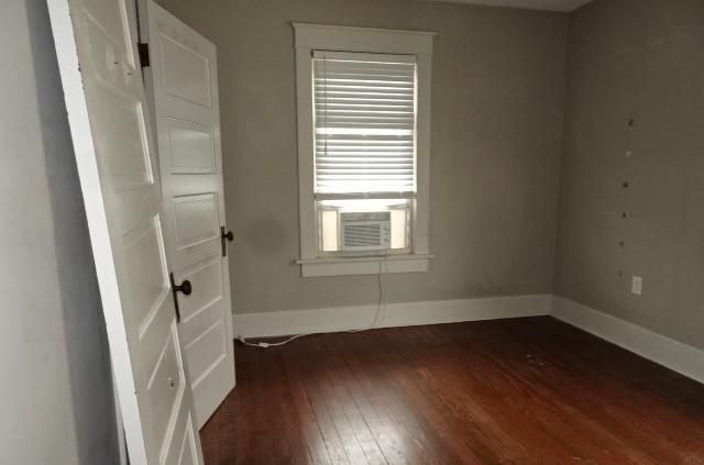 207 East Street, Parkville, MO 64152