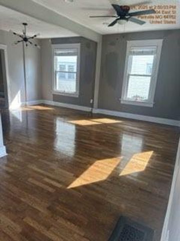 207 East Street, Parkville, MO 64152