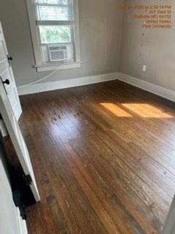 207 East Street, Parkville, MO 64152