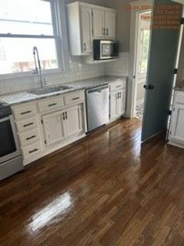 207 East Street, Parkville, MO 64152