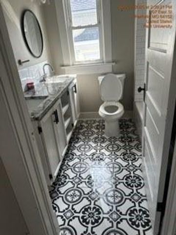 207 East Street, Parkville, MO 64152