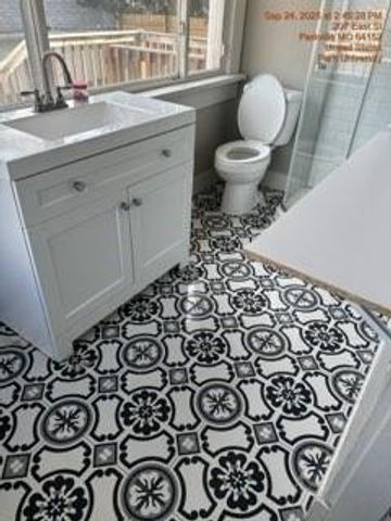 207 East Street, Parkville, MO 64152