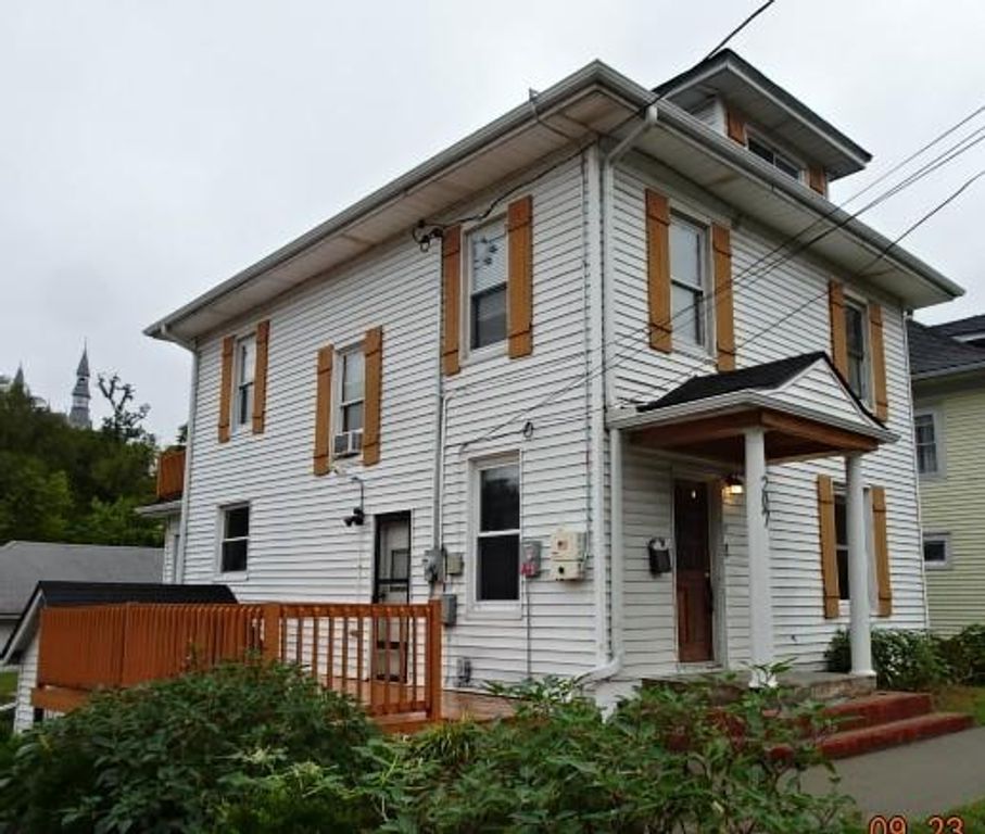 207 East Street, Parkville, MO 64152