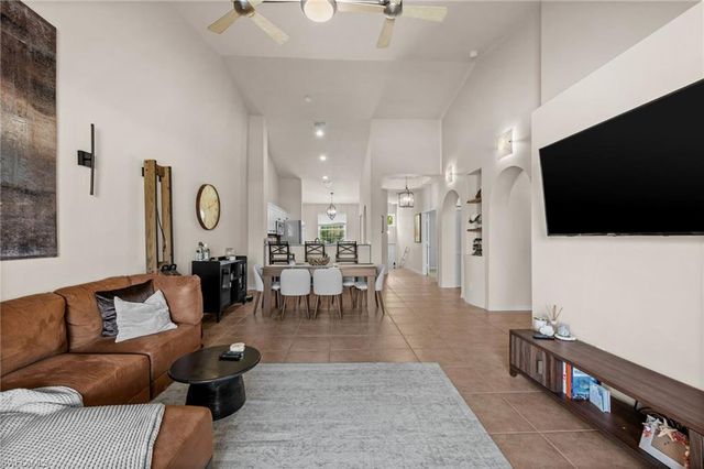 6295 Wilshire Pines CIR 607, Naples, FL 34109