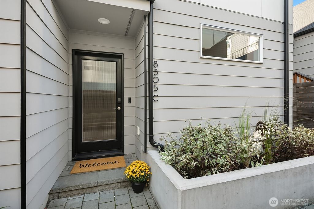 8305 12th Avenue NW #C, Seattle, WA 98117