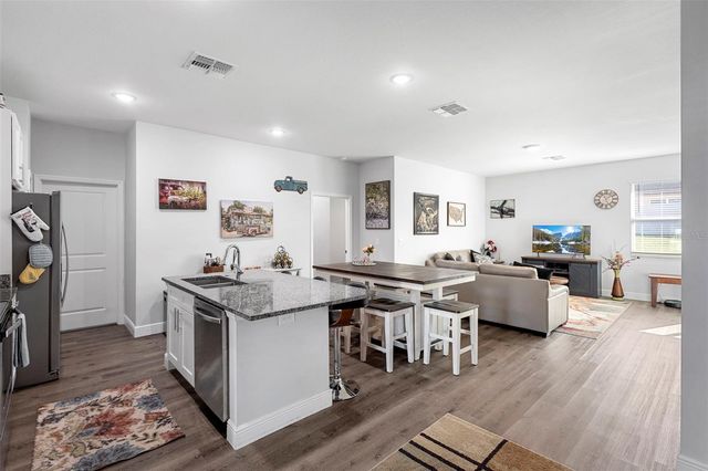 1630 W NEW YORK AVENUE, Orange City, FL 32763