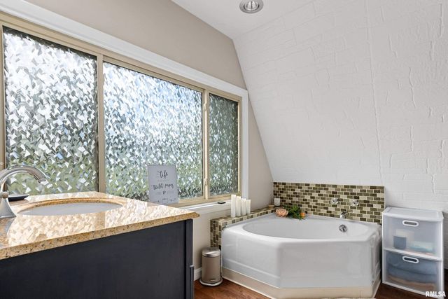 380 MCGREW Drive, Avon, IL 61415