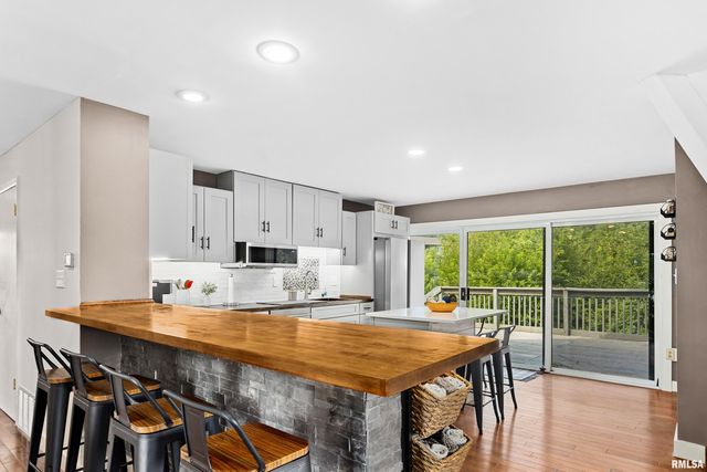 380 MCGREW Drive, Avon, IL 61415