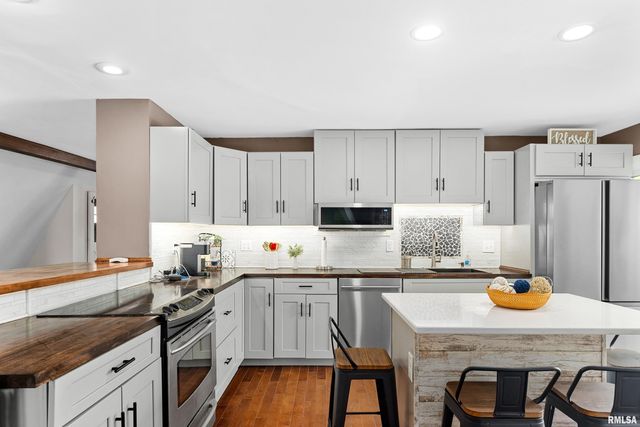 380 MCGREW Drive, Avon, IL 61415