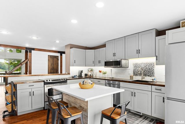 380 MCGREW Drive, Avon, IL 61415