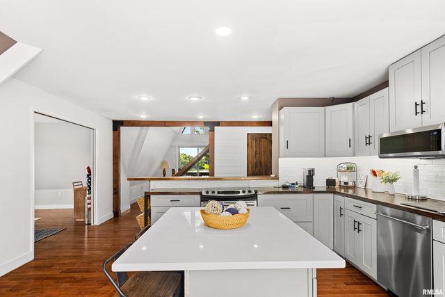 380 MCGREW Drive, Avon, IL 61415