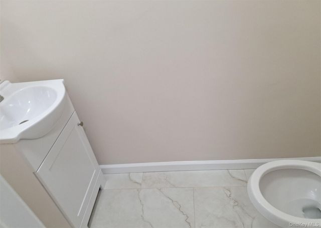 815 Franklin Avenue 4, Franklin Square, NY 11010