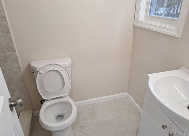 815 Franklin Avenue 4, Franklin Square, NY 11010