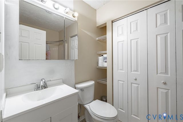 1989 Airy Cir Cir, Henrico, VA 23238