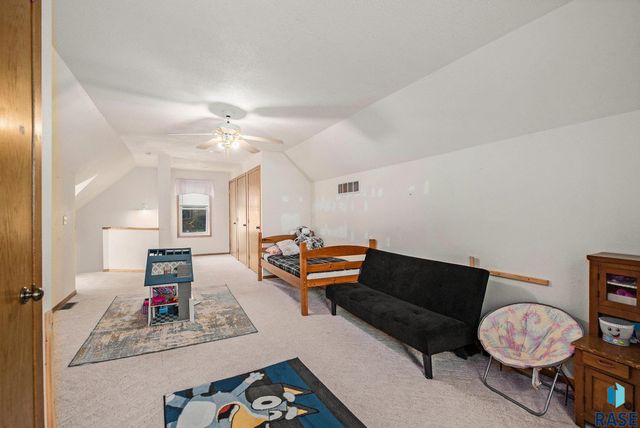 607 W 23rd St, Sioux Falls, SD 57105