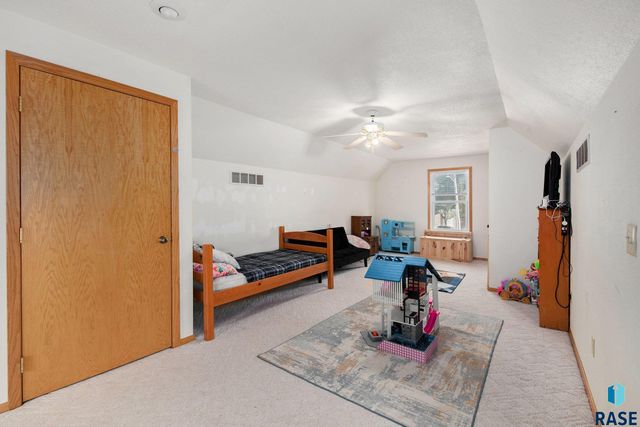 607 W 23rd St, Sioux Falls, SD 57105
