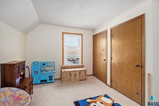 607 W 23rd St, Sioux Falls, SD 57105