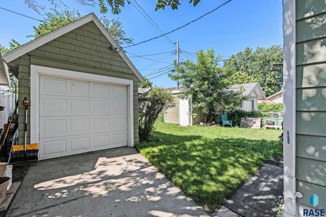 607 W 23rd St, Sioux Falls, SD 57105