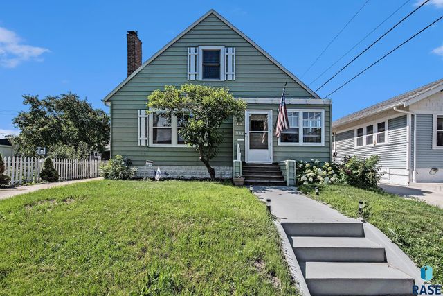 607 W 23rd St, Sioux Falls, SD 57105