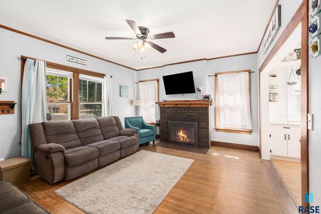 607 W 23rd St, Sioux Falls, SD 57105