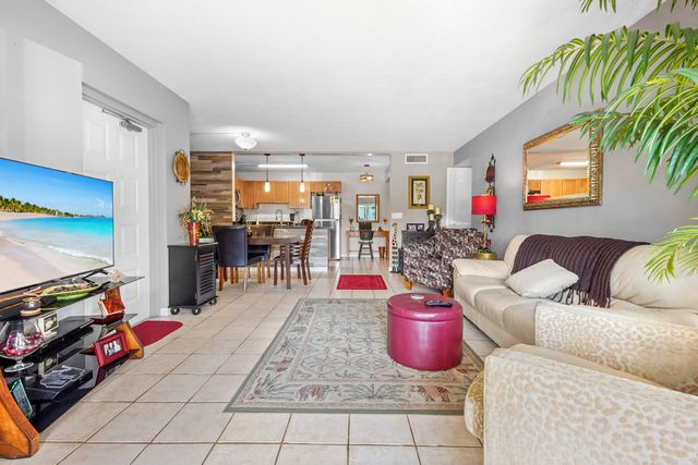1013 Green Pine Boulevard D1, West Palm Beach, FL 33409