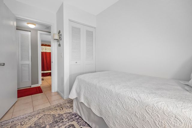 1013 Green Pine Boulevard D1, West Palm Beach, FL 33409