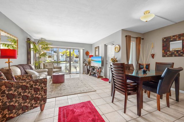 1013 Green Pine Boulevard D1, West Palm Beach, FL 33409