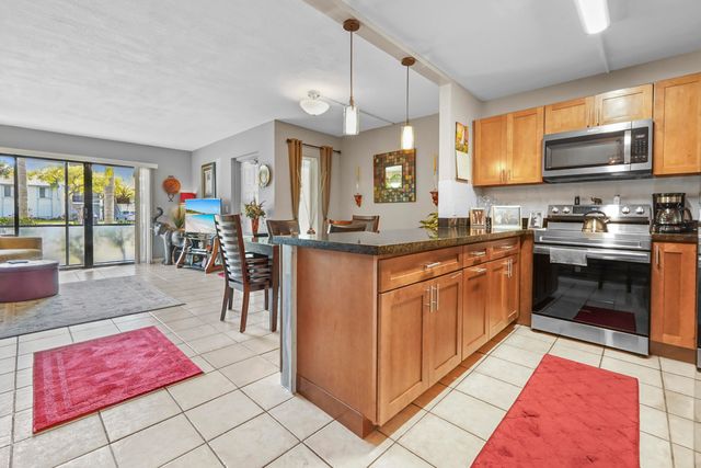 1013 Green Pine Boulevard D1, West Palm Beach, FL 33409