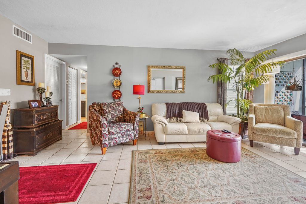 1013 Green Pine Boulevard D1, West Palm Beach, FL 33409