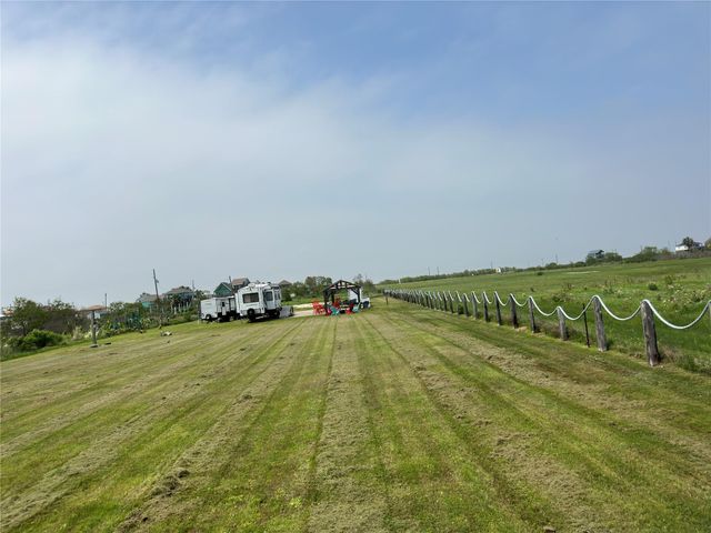 170 Jewel Drive, Crystal Beach, TX 77650