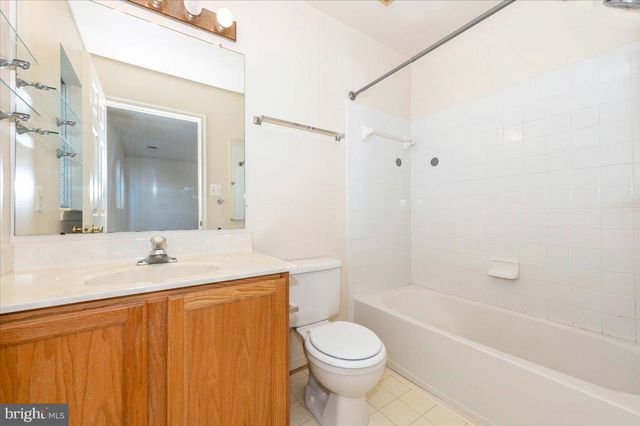 1724 DERRS SQ E, Frederick, MD 21701