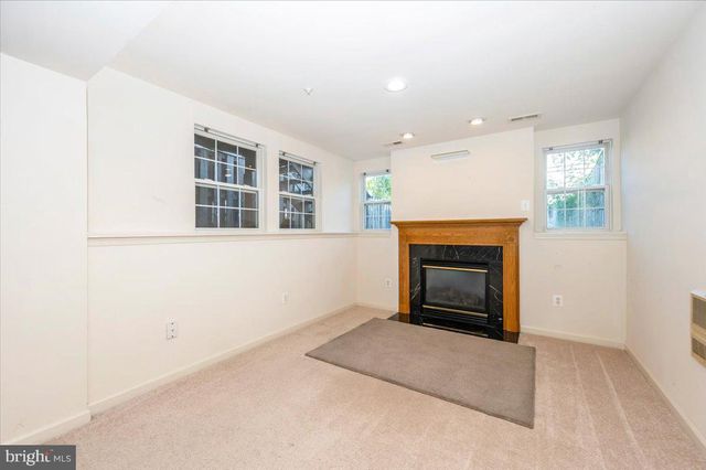 1724 DERRS SQ E, Frederick, MD 21701