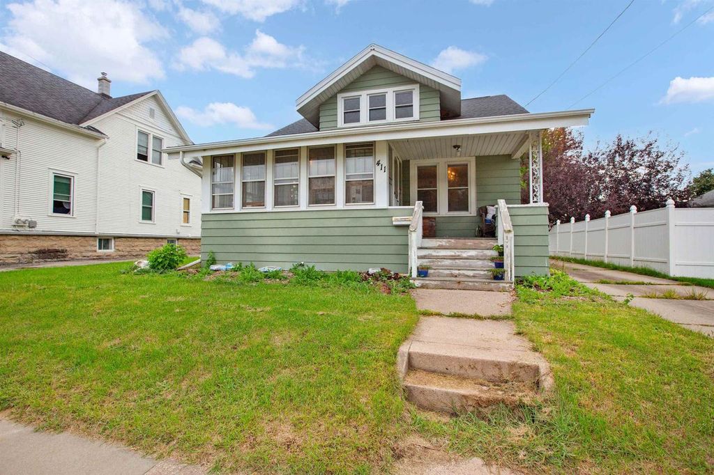 411 KNAPP STREET, Oshkosh, WI 54902