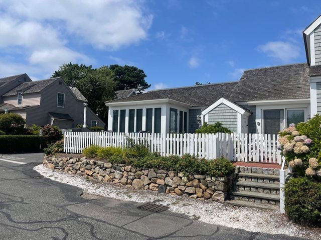 3 Hyannis Point Road 790, Mashpee, MA 02649