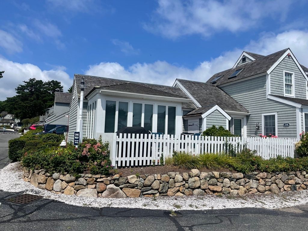 3 Hyannis Point Road 790, Mashpee, MA 02649