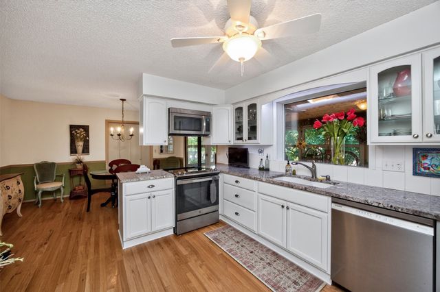 801 52nd Place, West Des Moines, IA 50265