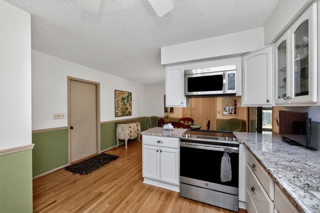 801 52nd Place, West Des Moines, IA 50265