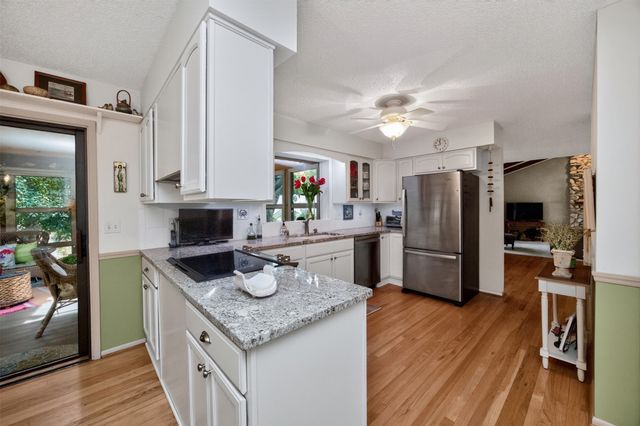 801 52nd Place, West Des Moines, IA 50265