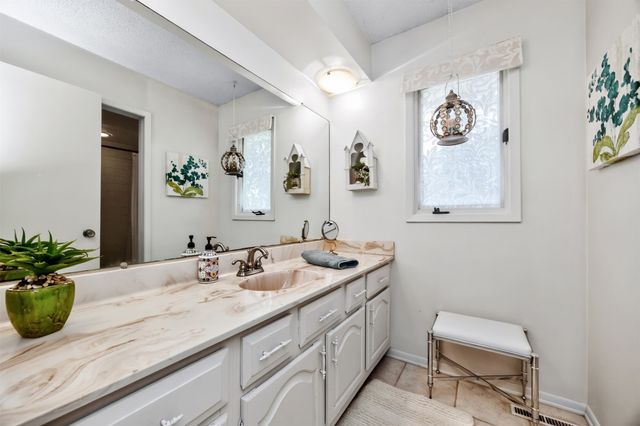 801 52nd Place, West Des Moines, IA 50265