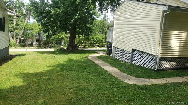 22 Woodycrest Trail, Monroe, NY 10950
