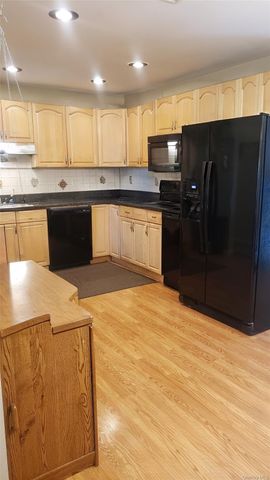 22 Woodycrest Trail, Monroe, NY 10950