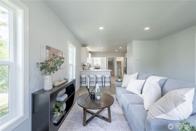 1402 S 80th Street, Tacoma, WA 98408