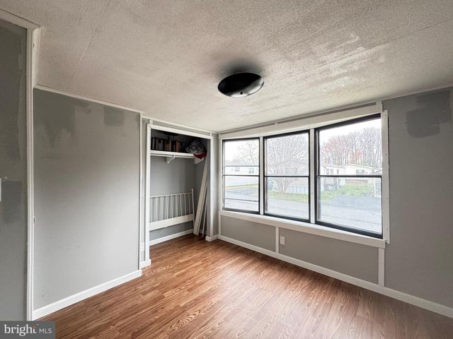 819 LESWOOD, Dundalk, MD 21222