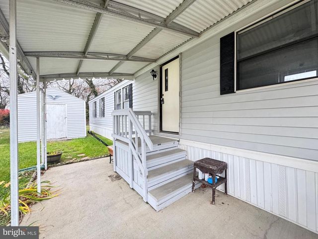 819 LESWOOD, Dundalk, MD 21222