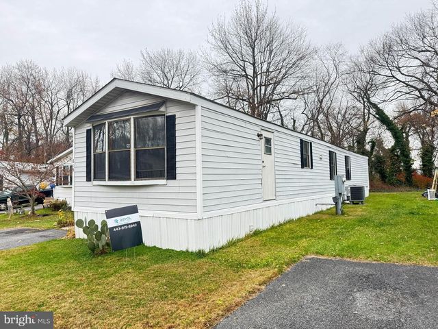 819 LESWOOD, Dundalk, MD 21222