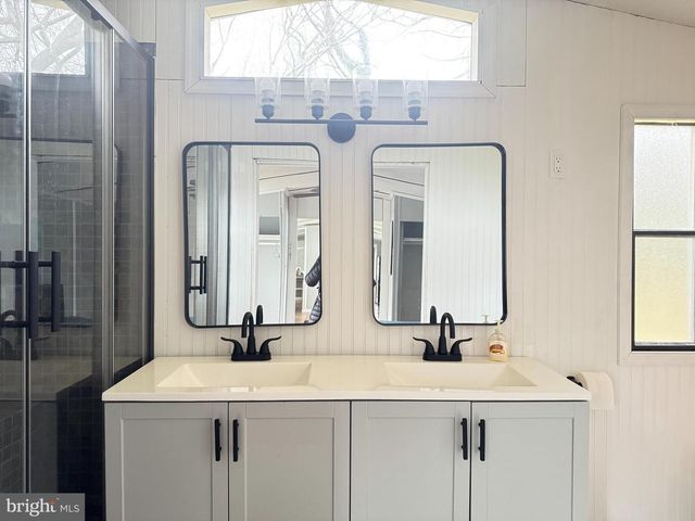 819 LESWOOD, Dundalk, MD 21222